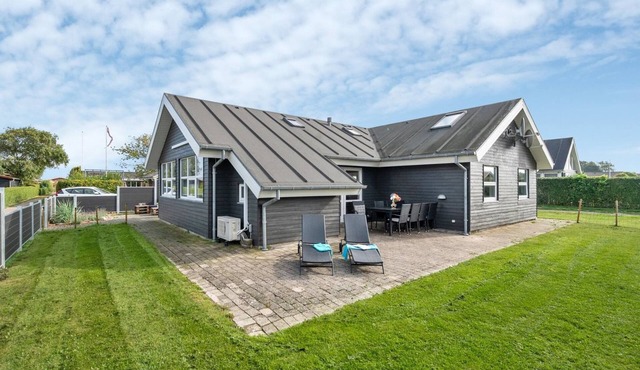 "Thorwith" - 150m from the sea by Interhome