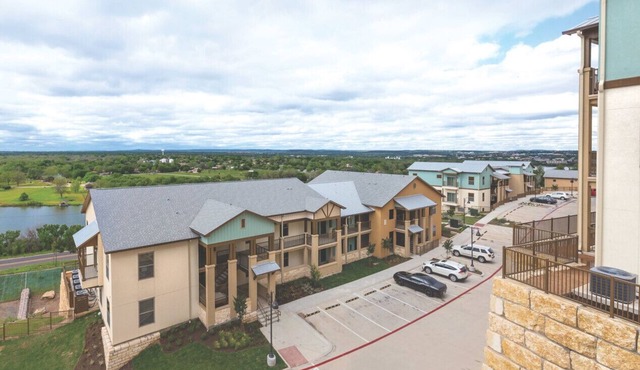 Thoughtful 1BD condo w/resort amenities on banks of Lake Marble Falls