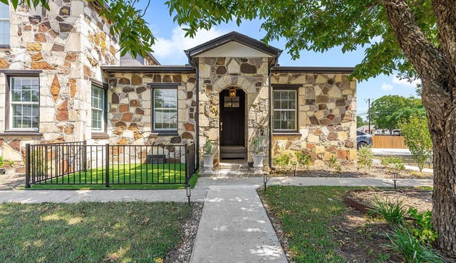 Thoughtful Stone Cottage Walk to Georgetown Square, Family-Friendly & EV Ready