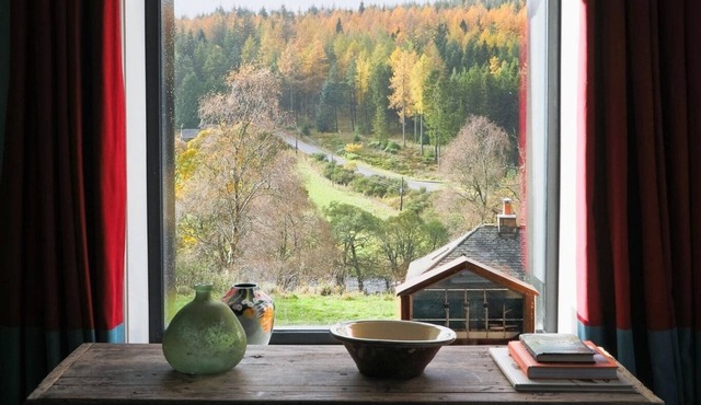 Thoughtfully restored countryside hay store offering a cosy and characterful retreat sleeps 4. Pet friendly including a wood fired hot tub.