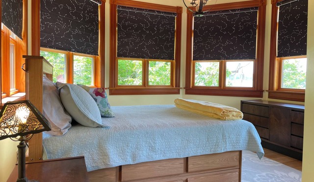 Thousand Island Park home, 5 bedroom, 3 and 1/2 bath, with dock space!