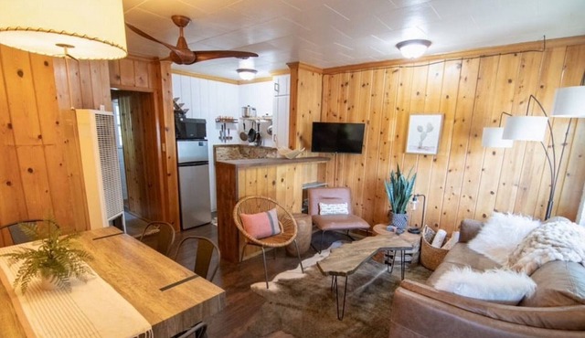 Thousand Island Two-Bedroom Suite (Unit 7) at Lake Front Cabins