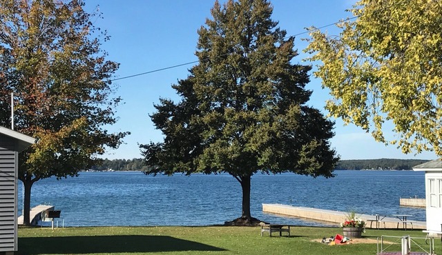 Thousand Islands cottage on the beautiful St. Lawrence River, marina included