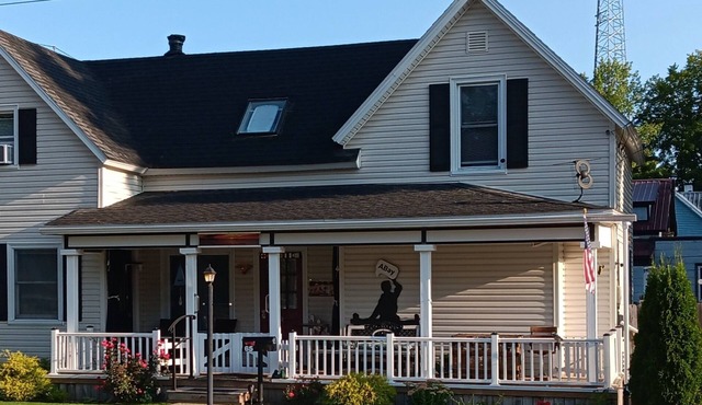 Thousand Islands FUN -easy 5-8 minutes walk to all