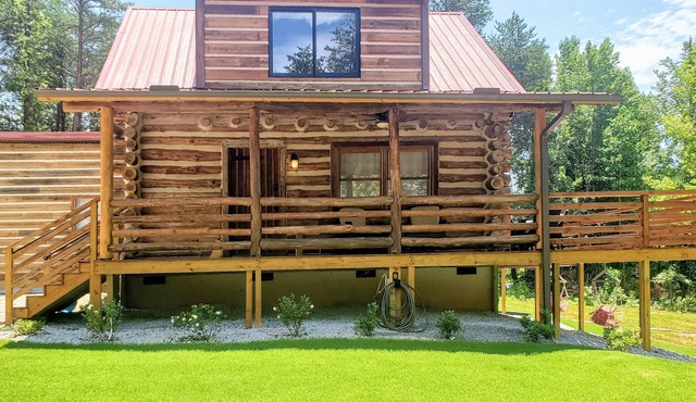 Three Bears Cabin - Unique Four Bedroom Luxury Cabin with Hot Tub!