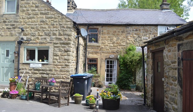 Three Bears Cottage - Just Perfect for Exploring the Glorious Peak Park!