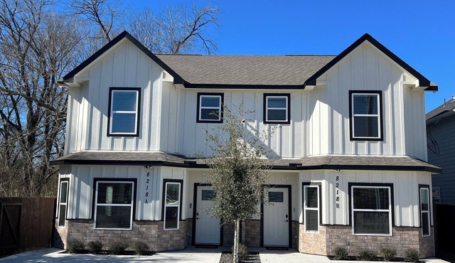 Three-Bed Home w/POOL in Fabulous Houston Medical Center South - Sleeps 12