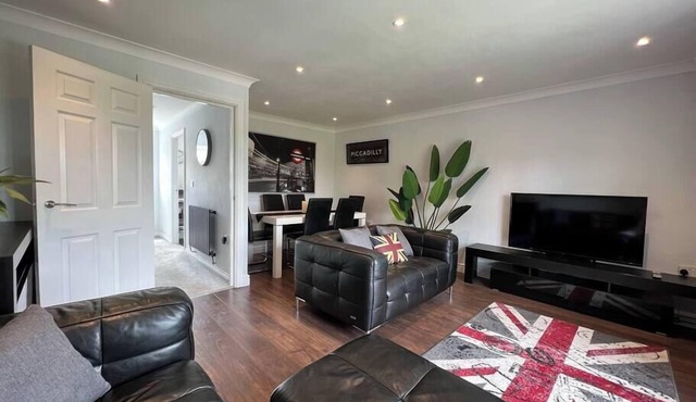 Three Bed Townhouse with Parking