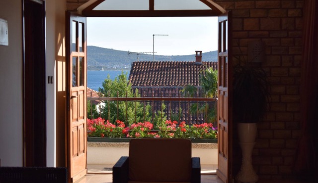 Three bedroom apartment with balcony and sea view Sveti Filip i Jakov, Biograd (A-4299-a)