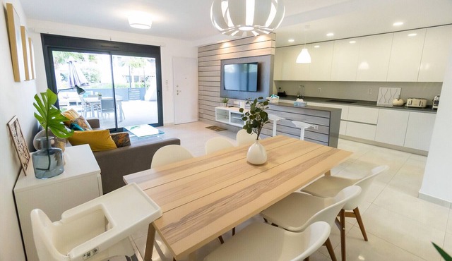 Three bedroom apartment for rent in the Residence "Royal Park 23" in Villamartin (Orihuela).