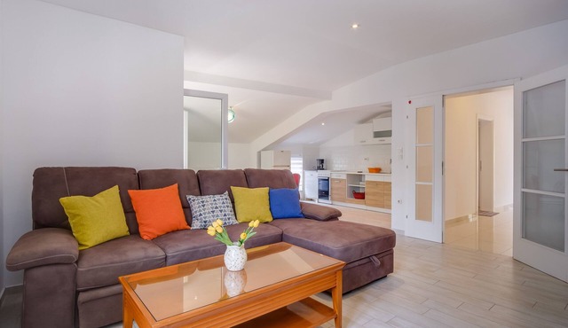 Three bedroom apartment with terrace Mali Lošinj, Lošinj (A-16019-a)