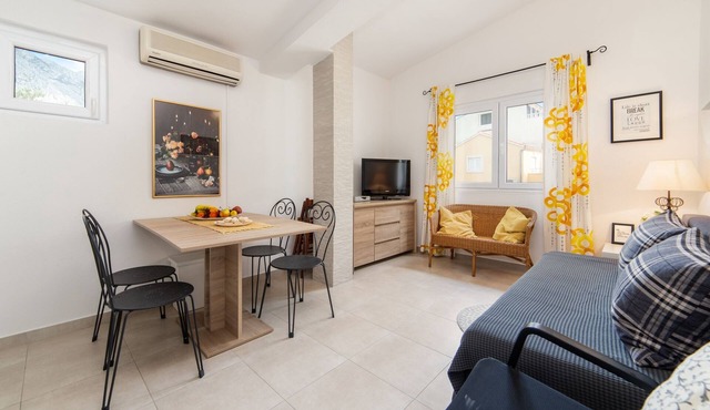 Three bedroom apartment with terrace Baška Voda, Makarska (A-6707-c)