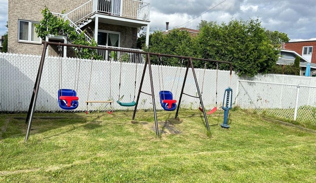 Three bedroom apartment, Free parking. EV charger.