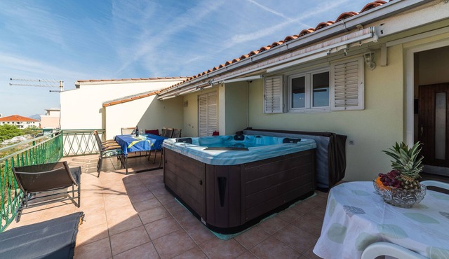 Three bedroom apartment with terrace and sea view Makarska (A-18898-a)