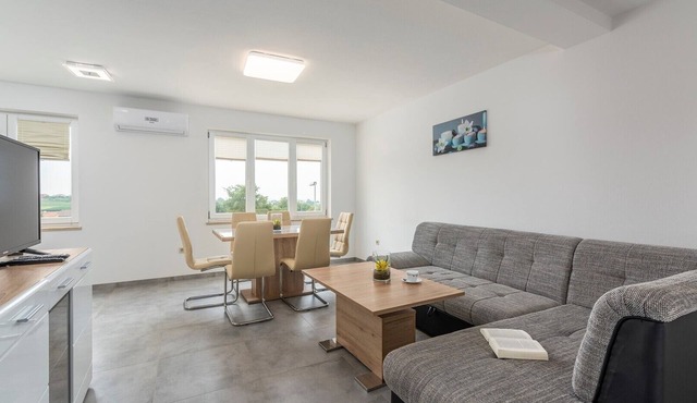 Three-Bedroom Apartment Smilys II