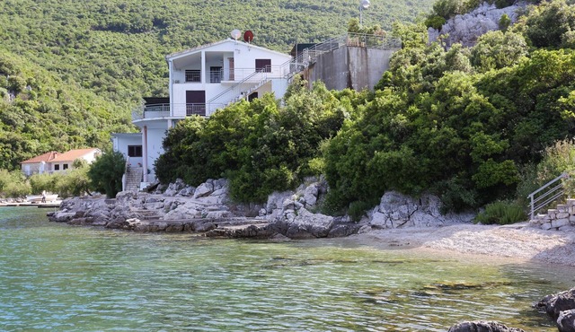 Three bedroom apartment near beach Cove Velika Prapratna, Pelješac (A-10106-b)