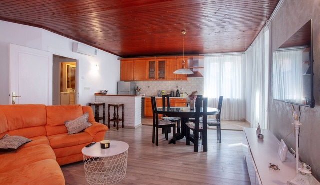 Three bedroom apartment with terrace Šibenik (A-21816-b)