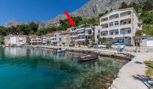 Three bedroom apartment near beach Drašnice, Makarska (A-2722-a)