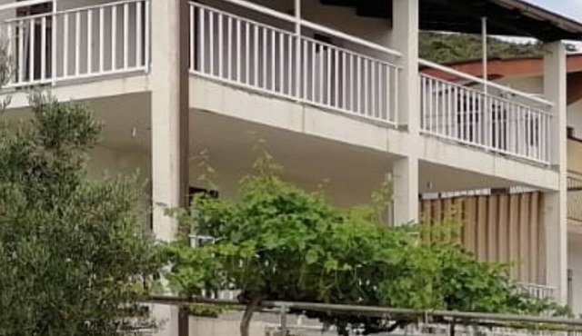 Three bedroom apartment with terrace and sea view Drače, Pelješac (A-25422-b)