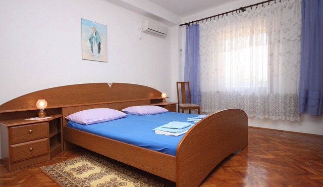 Three bedroom apartment with terrace and sea view Maslenica (Novigrad) (A-6568-a)
