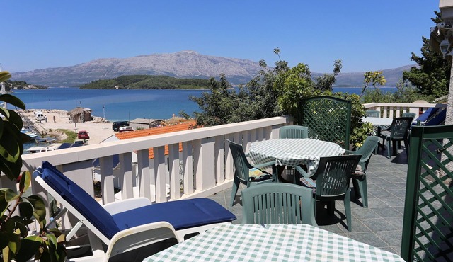 Three bedroom apartment near beach Lumbarda, Korčula (A-4442-a)