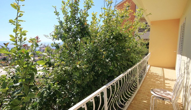 Three bedroom apartment with balcony and sea view Makarska (A-6767-a)
