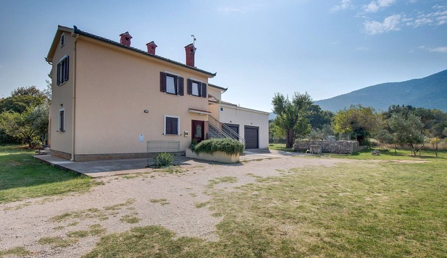 Three bedroom apartment with terrace Nerezine, Lošinj (A-12149-a)