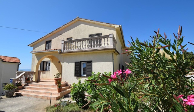 Three bedroom apartment with terrace and sea view Omišalj, Krk (A-20471-a)