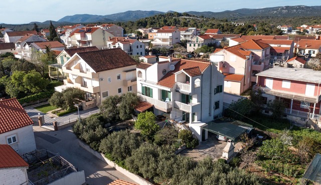 Three bedroom apartment with balcony and sea view Pirovac, Šibenik (A-22567-c)