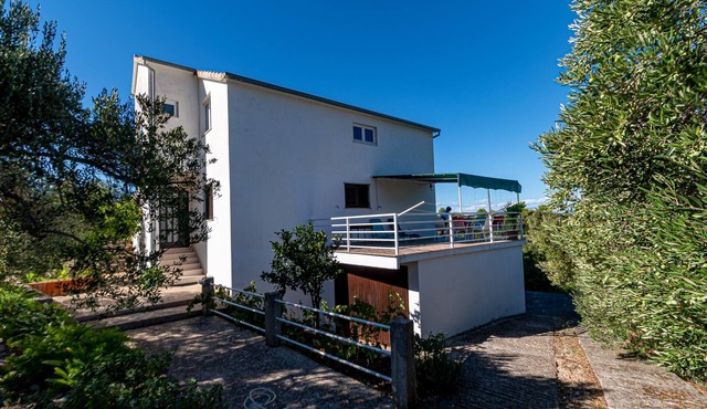 Three bedroom apartment with terrace and sea view Račišće, Korčula (A-20001-a)