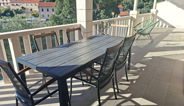 Three bedroom apartment near beach Brna, Korčula (A-4425-b)