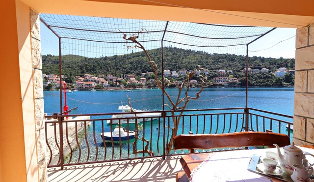 Three bedroom apartment near beach Brna, Korčula (A-4463-a)
