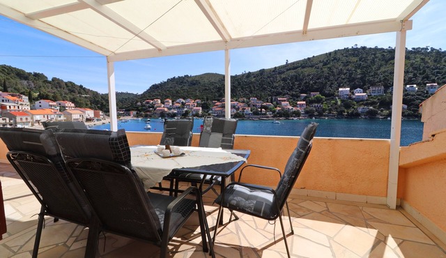 Three bedroom apartment near beach Brna, Korčula (A-4463-b)