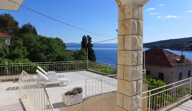 Three bedroom apartment near beach Sumartin, Brač (A-5771-a)