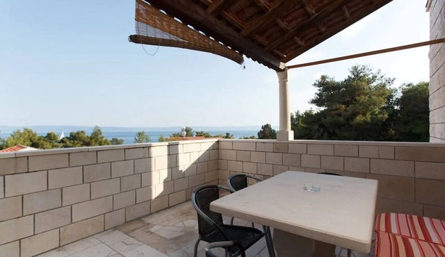 Three bedroom apartment near beach Sumartin, Brač (A-12036-b)