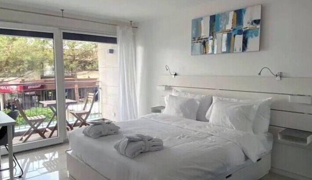 Three Bedroom Apartment in Gstaad with Mountain View 2
