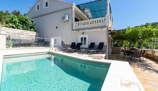 Three bedroom apartment with terrace and sea view Tri Žala, Korčula (A-558-e)