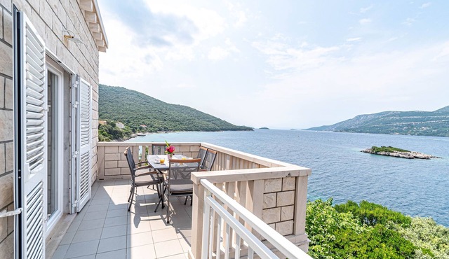 Three bedroom apartment near beach Tri Žala, Korčula (A-9237-d)