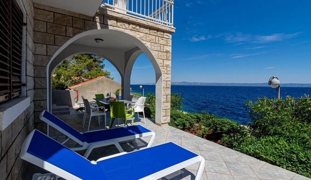 Three bedroom apartment near beach Prigradica, Korčula (A-20871-a)