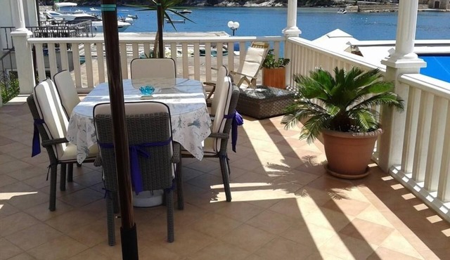 Three bedroom apartment with balcony and sea view Jelsa, Hvar (A-2067-c)