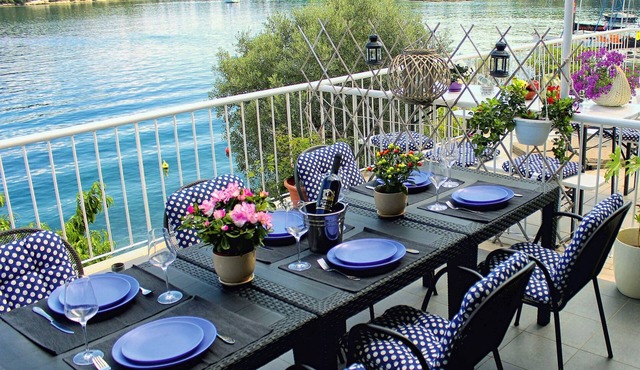 Three bedroom apartment near beach Korčula (A-14612-a)
