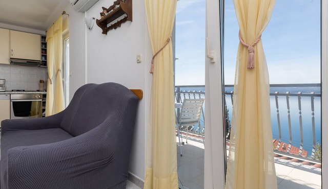 Three bedroom apartment with balcony and sea view Mimice, Omiš (A-2805-b)