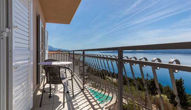 Three bedroom apartment with balcony and sea view Mimice, Omiš (A-2805-a)