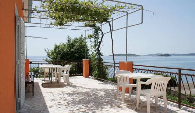 Three bedroom apartment near beach Orebić (Pelješac) (A-4537-a)