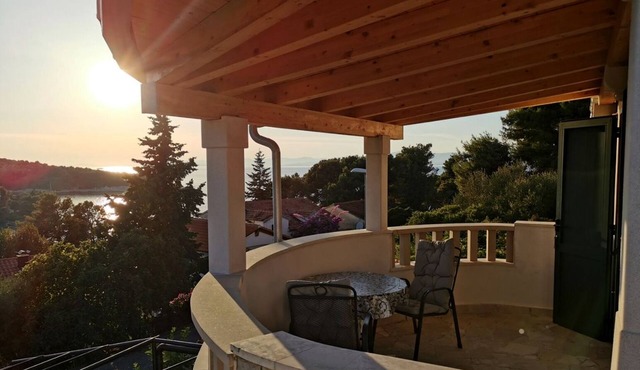 Three bedroom apartment with terrace and sea view Splitska, Brač (A-2923-b)