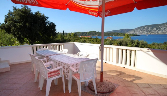 Three bedroom apartment with terrace and sea view Kneža, Korčula (A-9269-a)