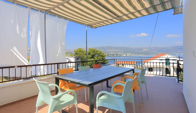 Three bedroom apartment with terrace and sea view Arbanija, Čiovo (A-1125-a)