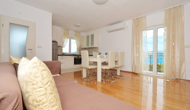 Three bedroom apartment with terrace and sea view Arbanija, Čiovo (A-5228-f)