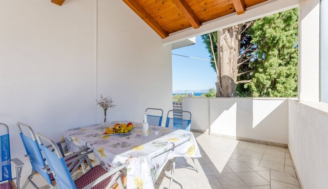 Three bedroom apartment with terrace and sea view Mirca, Brač (A-5613-a)