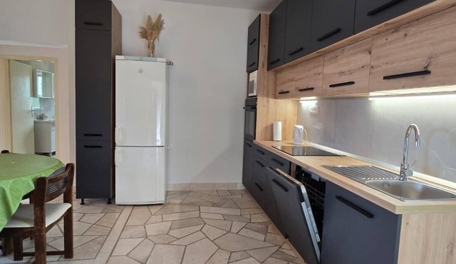 Three bedroom apartment with terrace Mirca, Brač (A-5655-a)